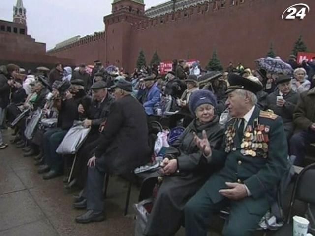 Российские ветераны через 70 лет вновь прошлись по Красной площади
