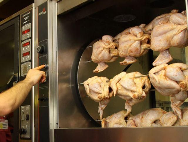 Украинцам продают курятину, которую от зелени отмывают уксусом, - источник