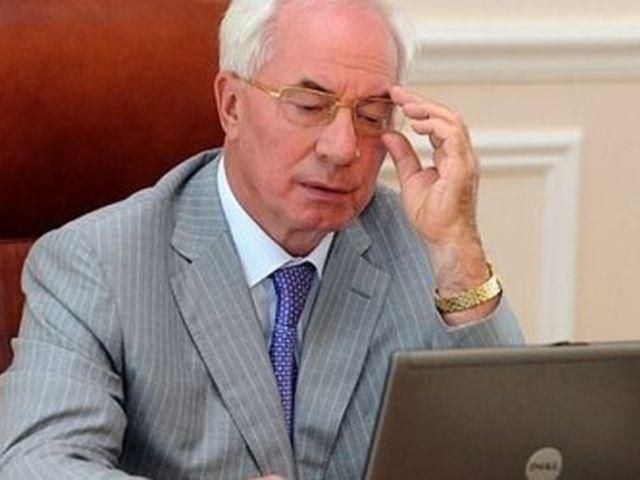 Азаров не будет писать диктант единства Азаров не будет писать диктант единства