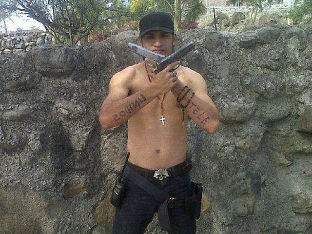 Мексиканська мафія у Facebook (Фото) Мексиканська мафія у Facebook (Фото)