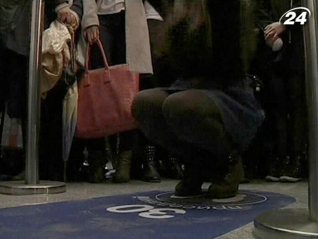 Аппарат в московском метро выдает билет за 30 приседаний Аппарат в московском метро выдает билет за 30 приседаний