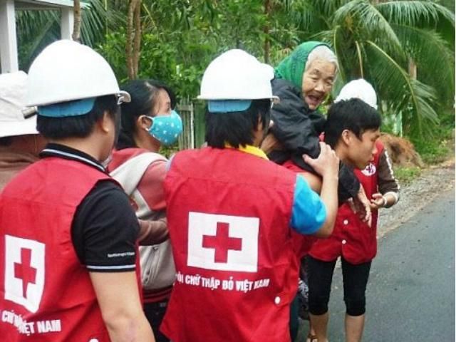 Около 10 тысяч человек стали жертвами тайфуна на Филиппинах Около 10 тысяч человек стали жертвами тайфуна на Филиппинах