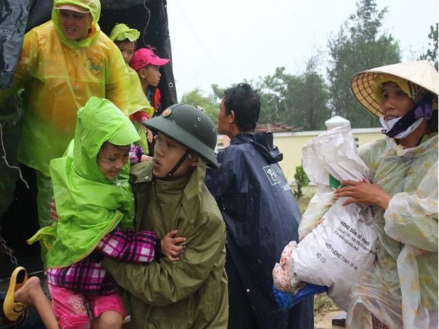 Філіппіни потерпають від одного з найпотужніших тайфунів (Фото) 