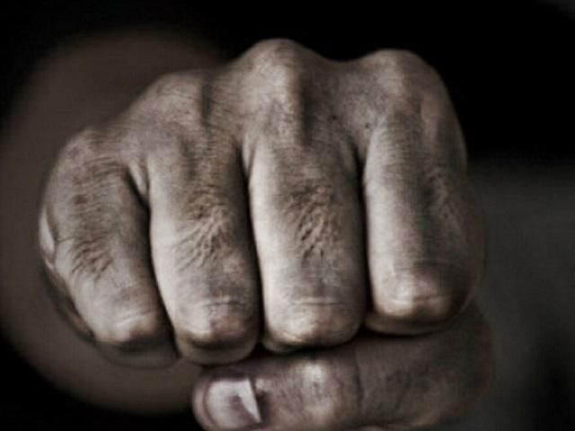 У Києві чоловіка до смерті побили за 4 гривні і мобільний У Києві чоловіка до смерті побили за 4 гривні і мобільний