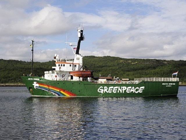 Активістів Greenpeace везуть у невідомому напрямку