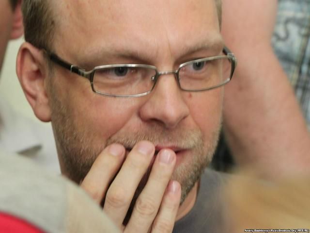 Яценюк каже, що рішення про арешт Власенка поки не прийняли 