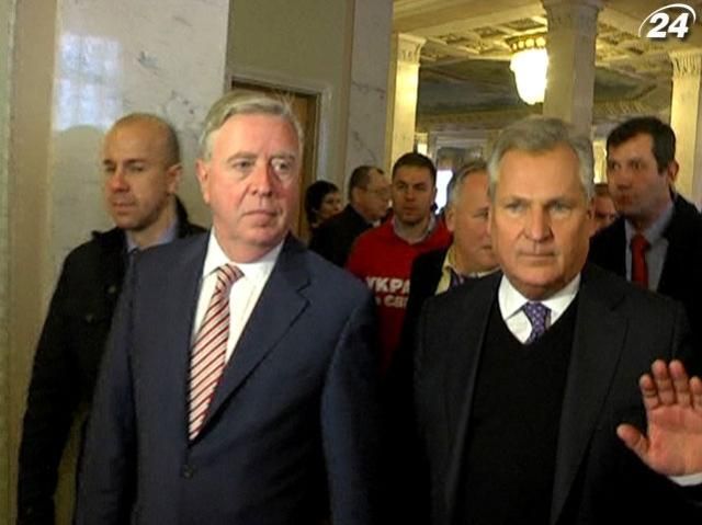 Пэт Кокс и Александр Квасьневский возвращаются в Украину Пэт Кокс и Александр Квасьневский возвращаются в Украину