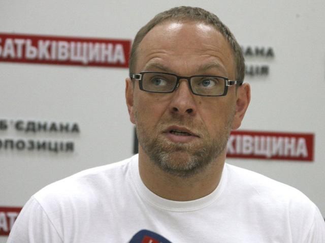 Власенко все же начали допрашивать Власенко все же начали допрашивать