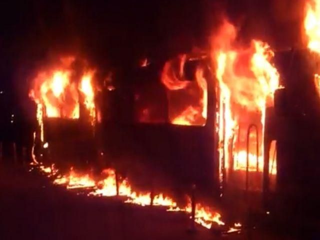 В Одессе во время движения полностью сгорел трамвай (Фото. Видео)