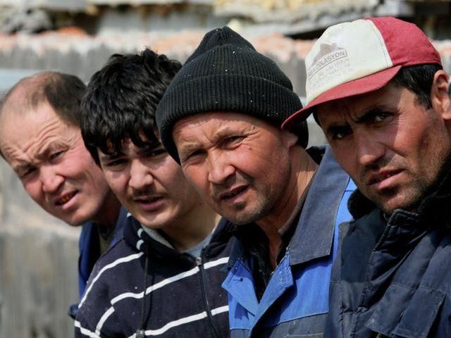 У Москві із гуртожитку виселили тисячу мігрантів У Москві із гуртожитку виселили тисячу мігрантів