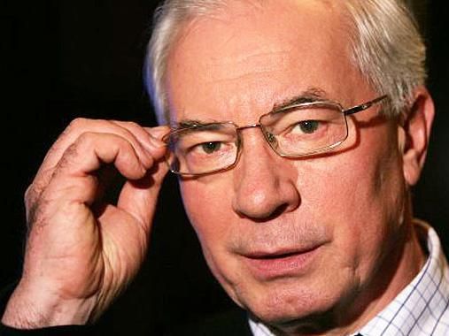 Азаров хоче знайти баланс між соцвиплатами та розвитком країни Азаров хоче знайти баланс між соцвиплатами та розвитком країни