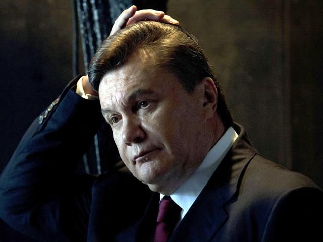 З кімнати для Януковича військові вкрали стіл