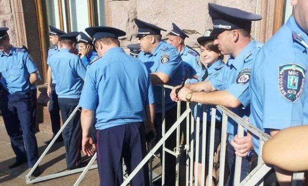 800 милиционеров сегодня будут охранять КГГА 800 милиционеров сегодня будут охранять КГГА