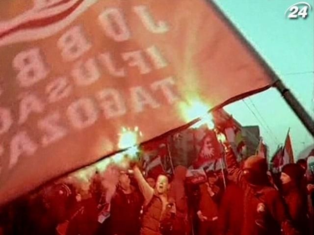 Россия требует от Польши извинений и наказать виновных в штурме посольства Россия требует от Польши извинений и наказать виновных в штурме посольства