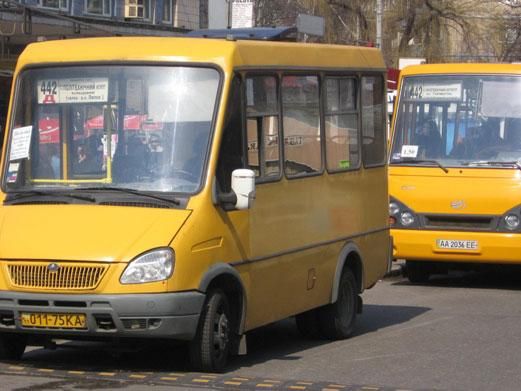 В Одесі водій маршрутки побив іншого водія прямо на дорозі (Відео)