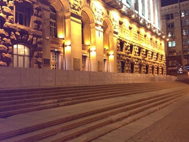 Київраду вже готують до засідання, навколо будівлі металевий паркан (Фото) Київраду вже готують до засідання, навколо будівлі металевий паркан (Фото)