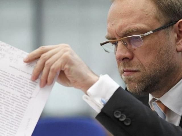 Слідство у справі побиття Власенком колишньої дружини завершене Слідство у справі побиття Власенком колишньої дружини завершене