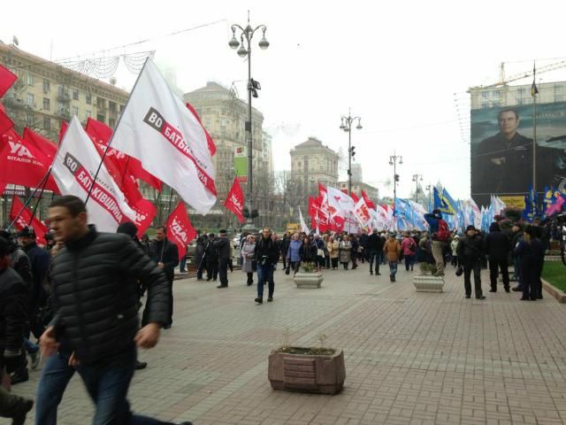 Активисты и нардепы собрались на митинг под Киевсоветом (Фото)
