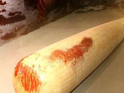 В Харькове банда с битами нападала на людей и громила автомобили В Харькове банда с битами нападала на людей и громила автомобили