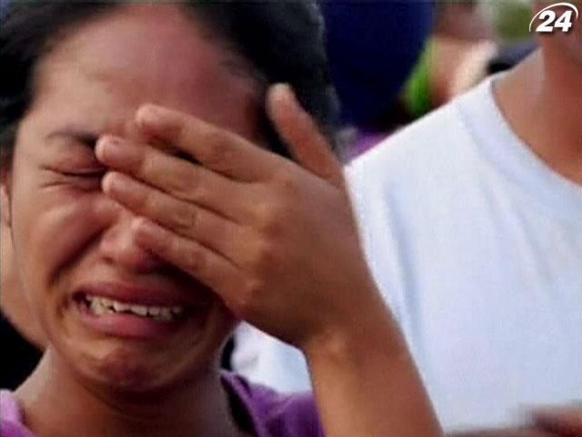 На Філіппінах після руйнівного тайфуну назріває гуманітарна криза