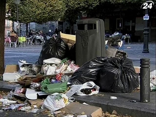 Из-за забастовки коммунальщиков столица Испании утопает в мусоре Из-за забастовки коммунальщиков столица Испании утопает в мусоре