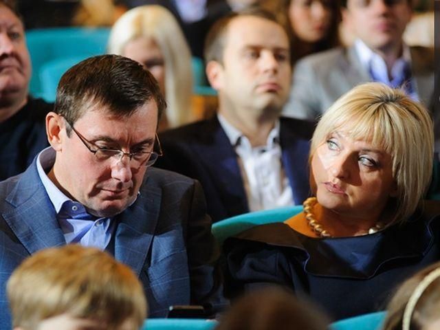 Луценко з дружиною на прохання Тимошенко їдуть до неї