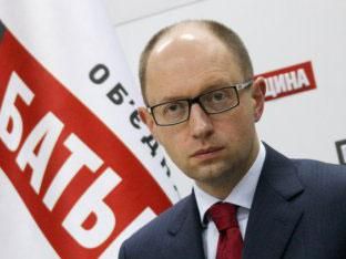 Опять милиция у двери. Не хотят пускать к Юлии. Врут, - Яценюк Опять милиция у двери. Не хотят пускать к Юлии. Врут, - Яценюк