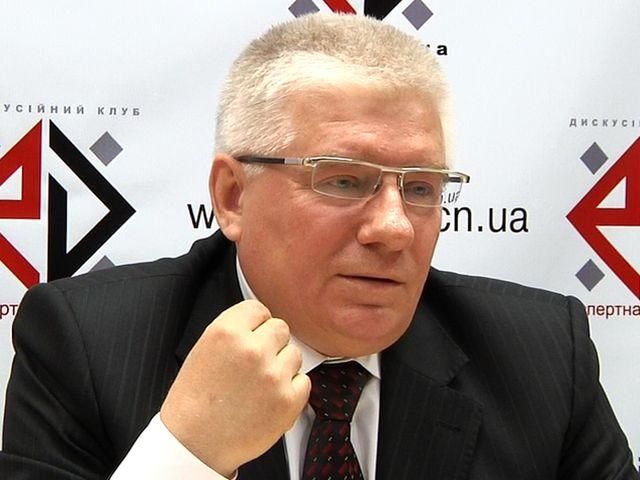 Если Тимошенко выйдет, то сотрет Яценюка в пыль, – Чечетов Если Тимошенко выйдет, то сотрет Яценюка в пыль, – Чечетов