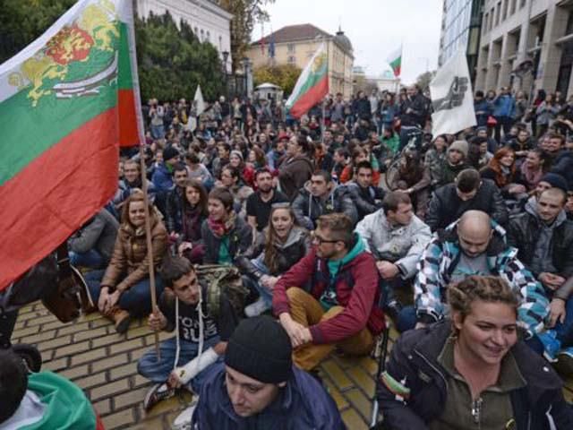 На вулиці Болгарії вийшли противники і прихильники уряду