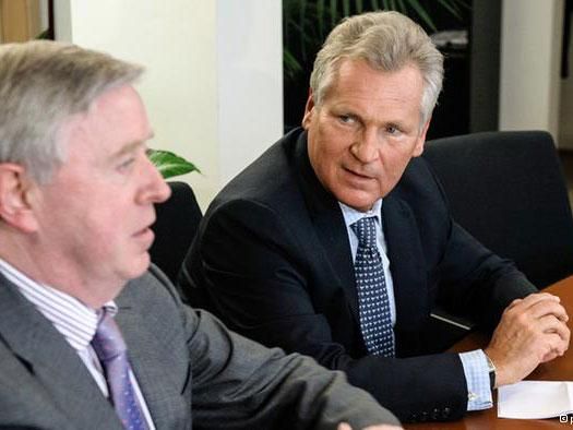 Дата візиту Кокса-Кваснєвського в Україну тепер під питанням Дата візиту Кокса-Кваснєвського в Україну тепер під питанням