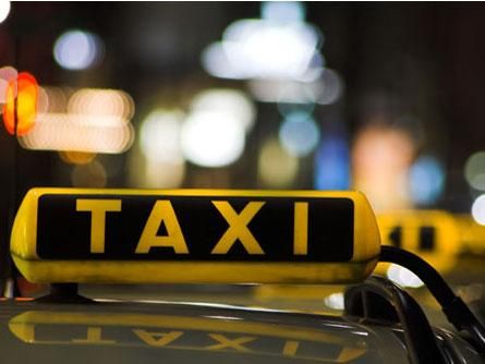 В Одесской пьяная женщина с каннабисом похитила такси и домогалась водителя