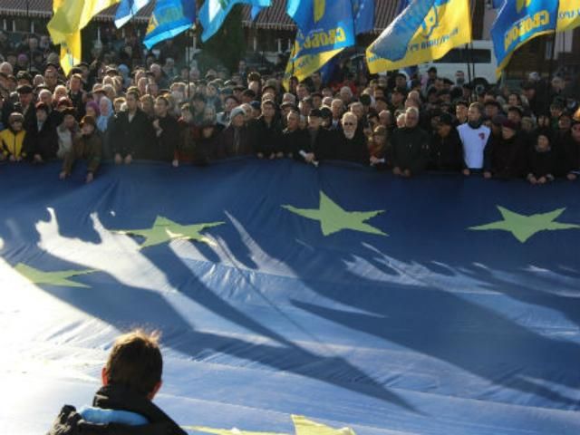 Львовяне собрались на митинг в поддержку евроинтеграции (Фото)