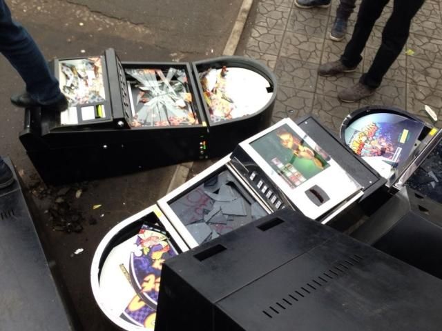 Ляшко влаштував два погроми у клубах гральних автоматів (Фото) Ляшко влаштував два погроми у клубах гральних автоматів (Фото)