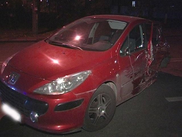 В Киеве Nissan протаранил иномарку: три человека госпитализированы (Фото)
