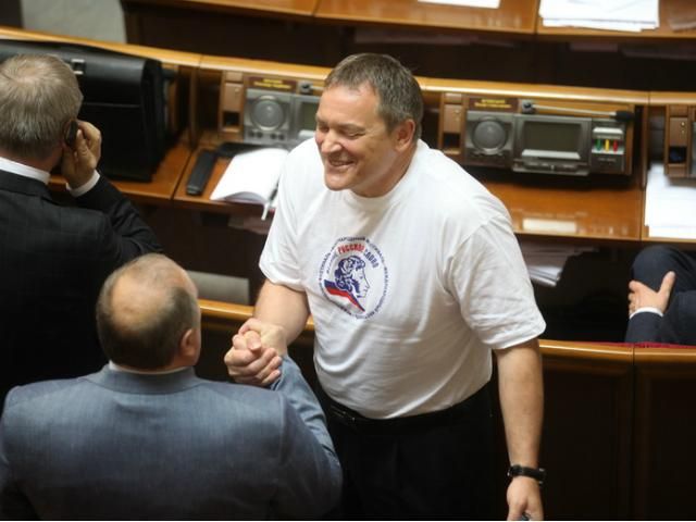 Суд відмовився забирати мандат у Колесніченка 