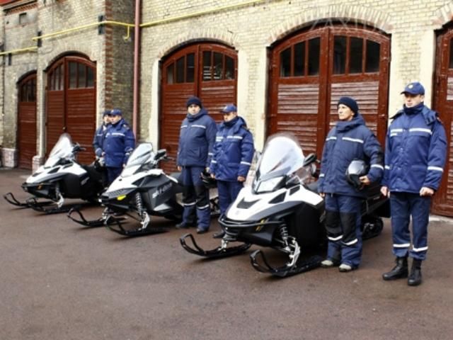 Рятувальники Львівщини будуть їздити на снігоходах (Фото) Рятувальники Львівщини будуть їздити на снігоходах (Фото)