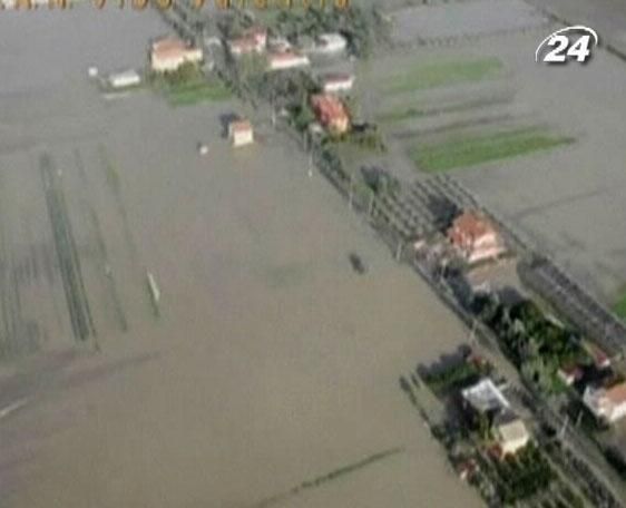 Південь Італії надалі заливають повені: евакуйовано сотні людей