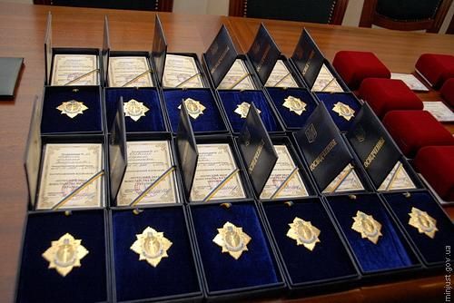 Азаров віддав “мільйон для Януковича” на державні нагороди
