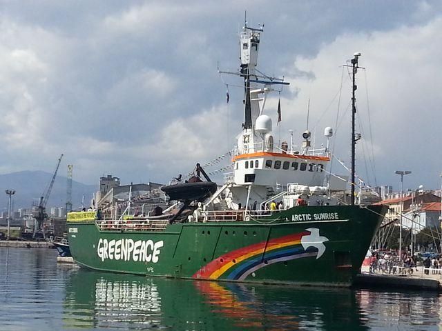 Російські суди звільнили 17 активістів із Arctic Sunrise Російські суди звільнили 17 активістів із Arctic Sunrise