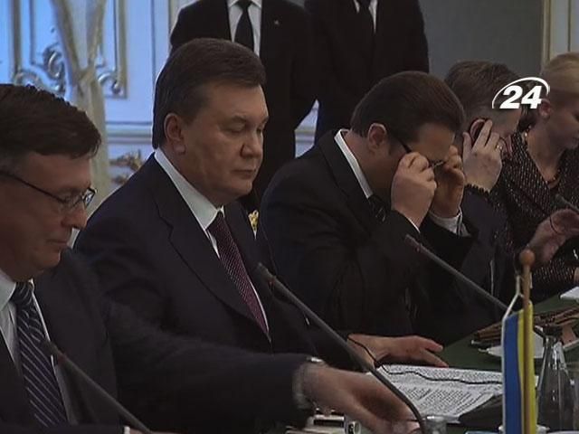 Підсумок дня: Під час "паузи в асоціації" уряд може змінити зовнішньополітичний курс Підсумок дня: Під час "паузи в асоціації" уряд може змінити зовнішньополітичний курс