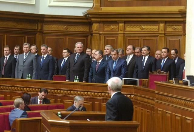 Опозиція хоче відправити уряд Азарова у відставку