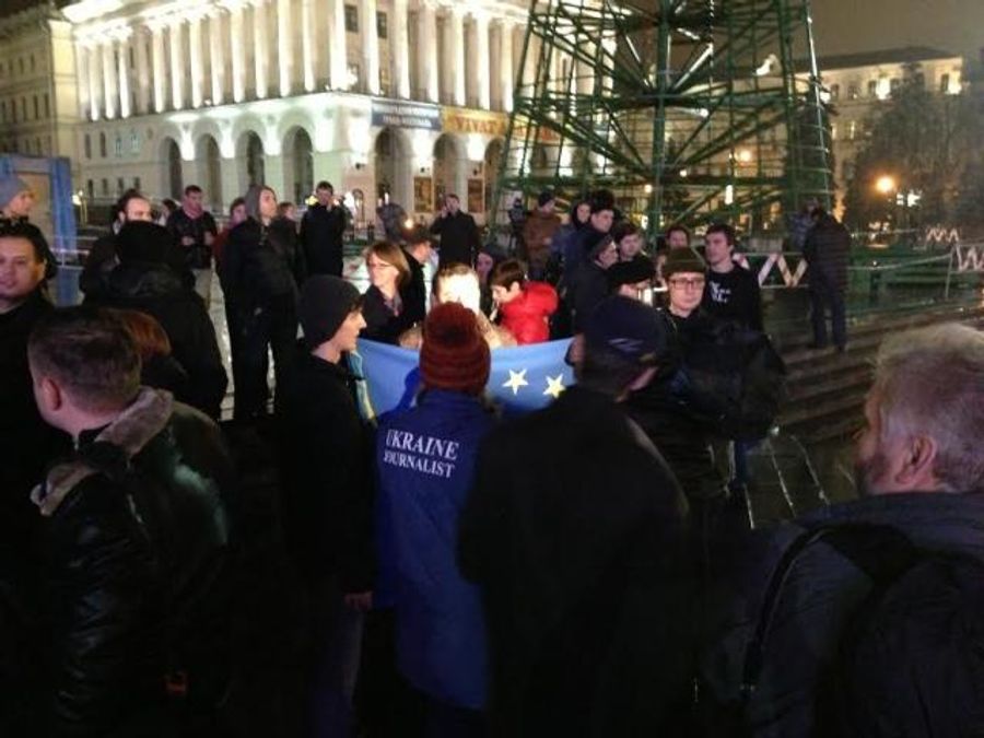 Активісти з Майдану вирушили з мітингом на Банкову Активісти з Майдану вирушили з мітингом на Банкову