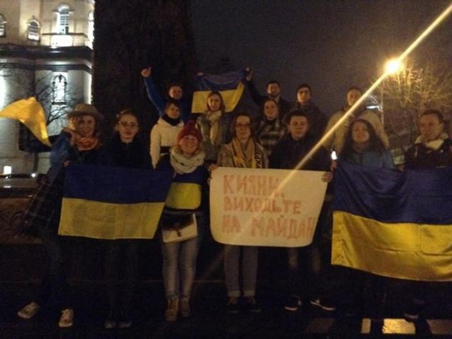 У Львові теж зібрався "Євромайдан" (Фото) У Львові теж зібрався "Євромайдан" (Фото)