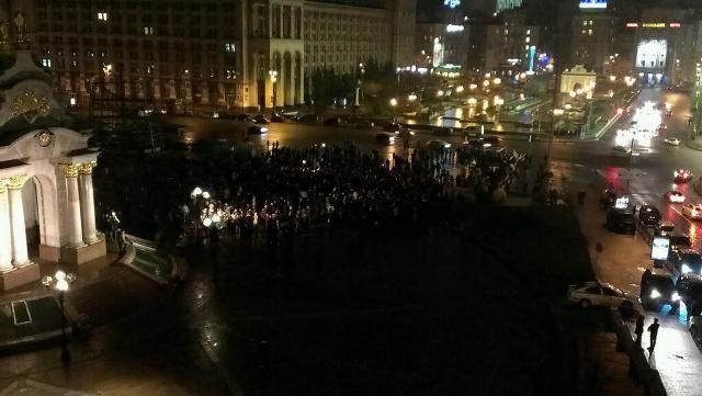 Офіційний мітинг у Києві завершився, люди не збираються розходитись
