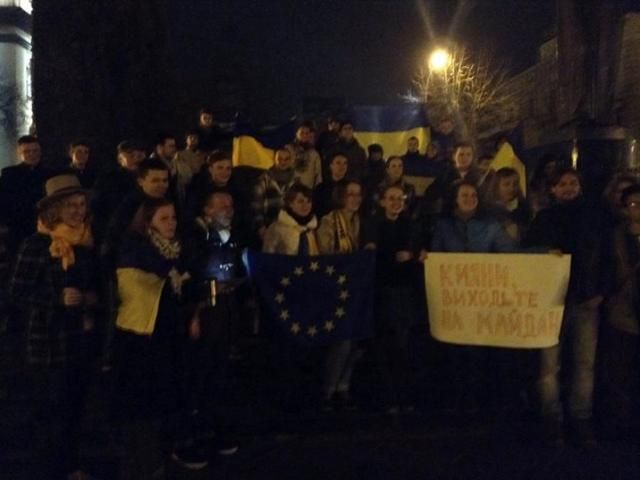Львовские активисты собираются стоять всю ночь