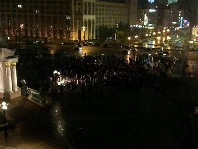 В Киеве на Майдан вышло несколько тысяч человек В Киеве на Майдан вышло несколько тысяч человек