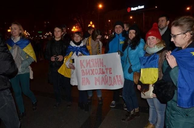 В українських містах збираються Євромайдани (Фото)