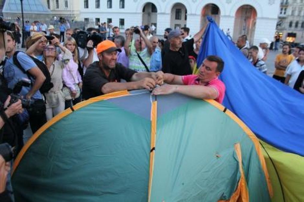 Суд запретил ставить палатки на Майдане Незалежности
