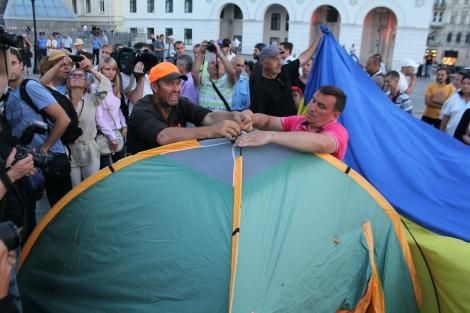 Суд запретил ставить палатки на Майдане Незалежности