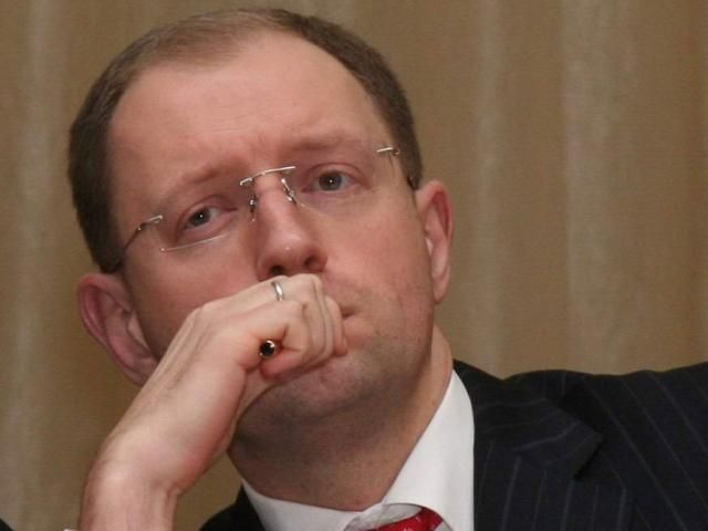 Янукович і Азаров не хочуть зупиняти корупцію, тому пішли до Росії, - Яценюк